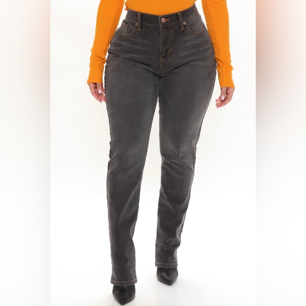 Fashion Nova Straight Leg Jeans • BNWT • Size 3